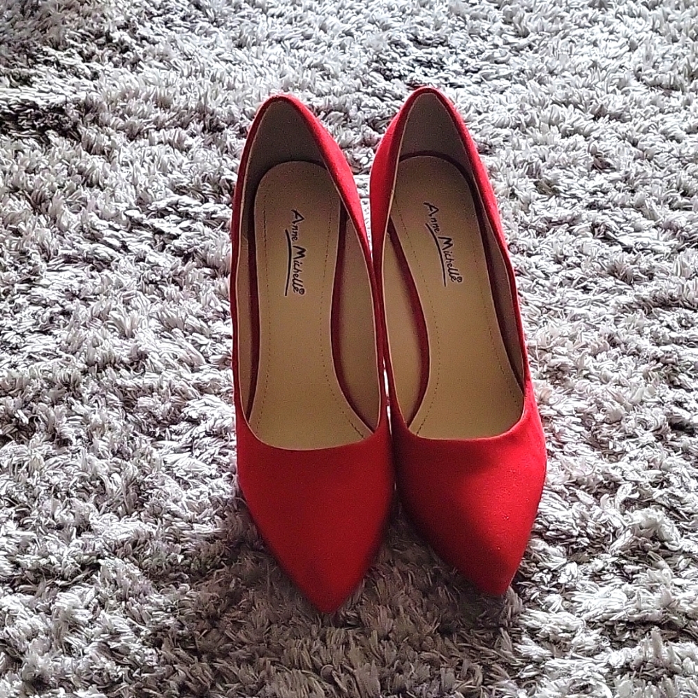 Red Pumps